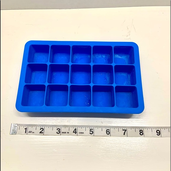 Lot of 3 reusable Silicone Ice Cube Trays - Picture 3 of 4